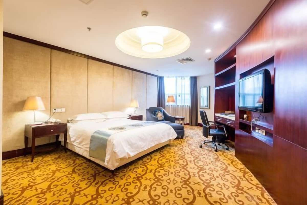 Hochwertige Bettwaren, Minibar, Zimmersafe, Schreibtisch