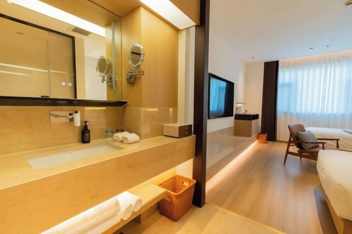 Bathroom | Free toiletries, hair dryer, bathrobes, slippers