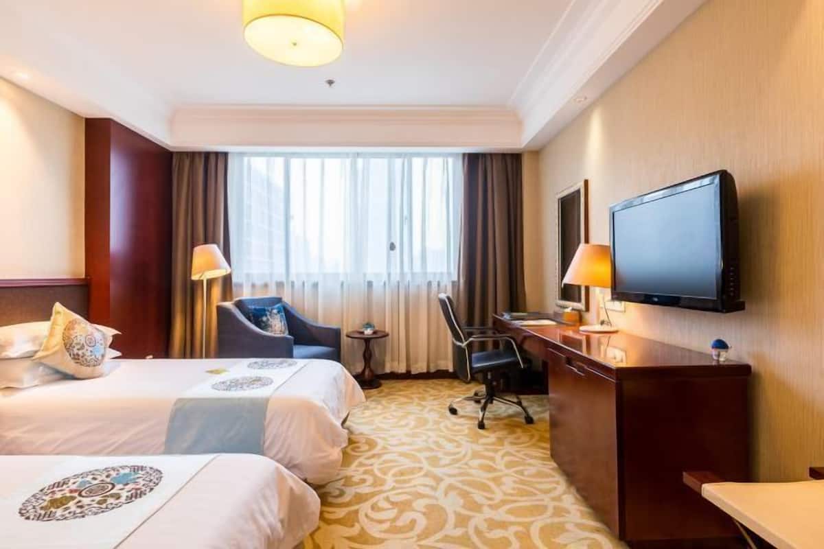 Premium bedding, minibar, in-room safe, desk