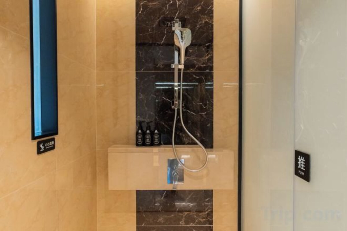 Bathroom | Free toiletries, hair dryer, bathrobes, slippers
