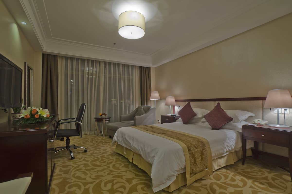 Premium bedding, minibar, in-room safe, desk