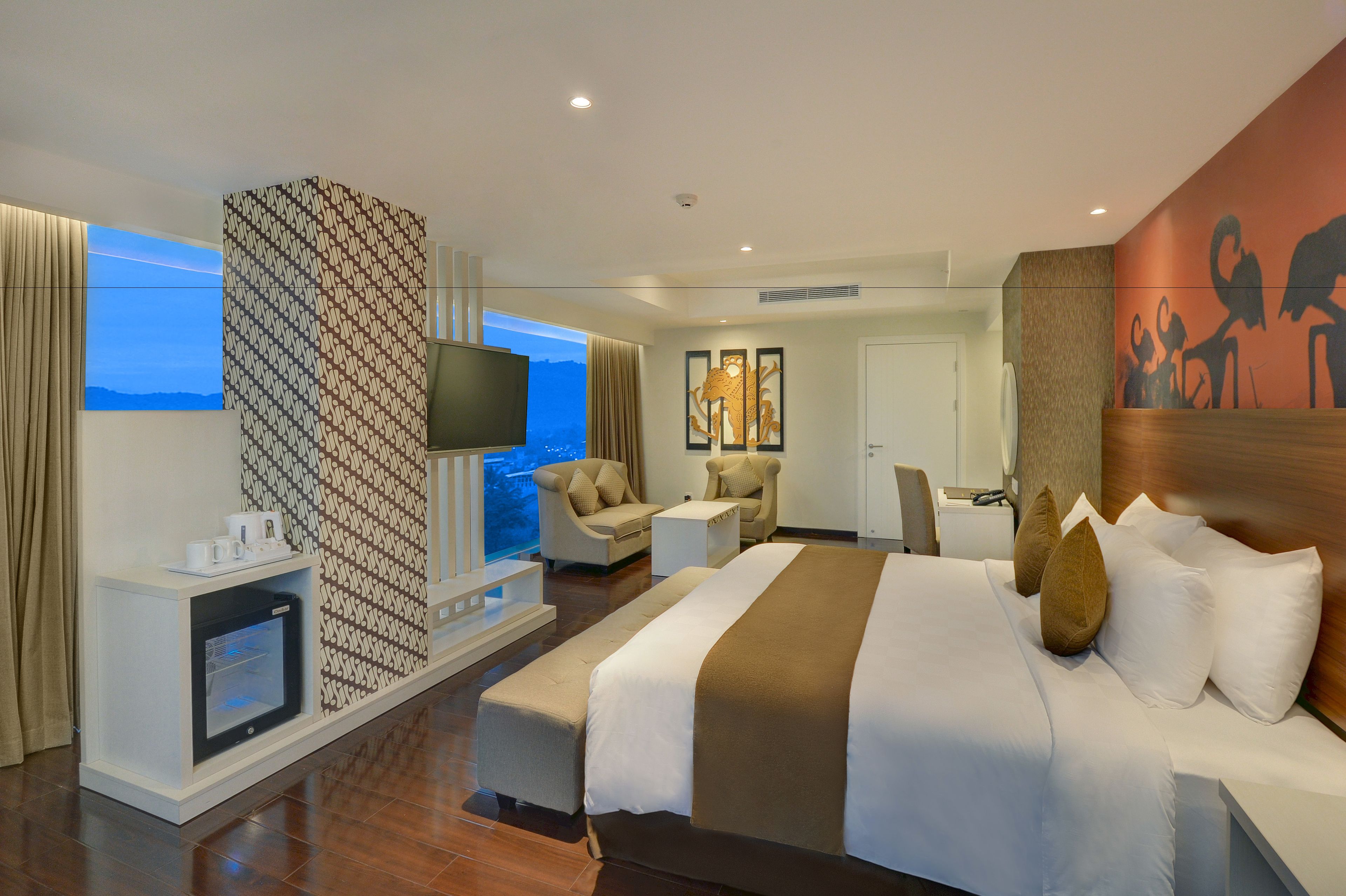 1 bedroom, premium bedding, in-room safe, desk