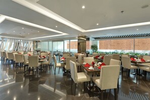 Restaurant - Platinum Adisucipto Hotel & Conference (Depok)