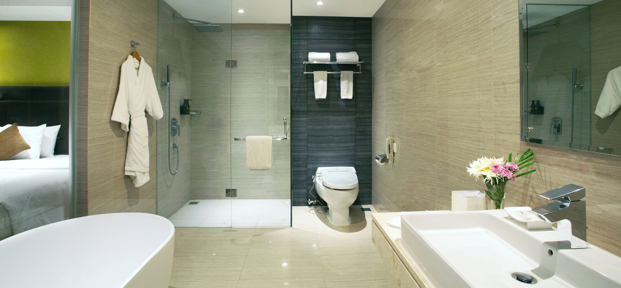 executive suite | 1 bedroom, premium bedding, in-room safe, desk