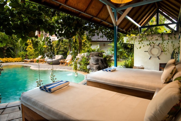 Outdoor pool, pool loungers