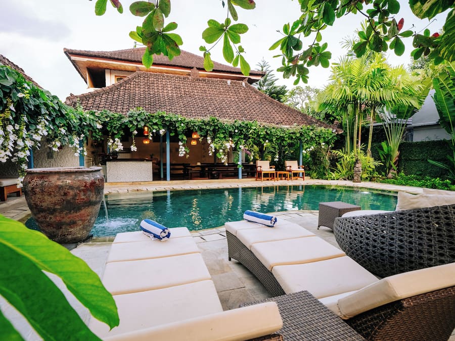 Outdoor pool, pool loungers