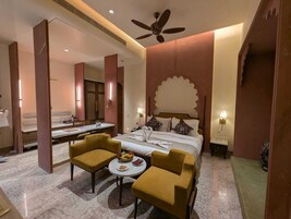 Ropa de cama de alta calidad y minibar 