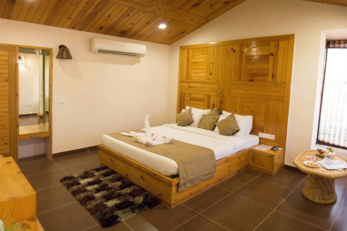 Rollaway beds (surcharge), WiFi (free), individually furnished