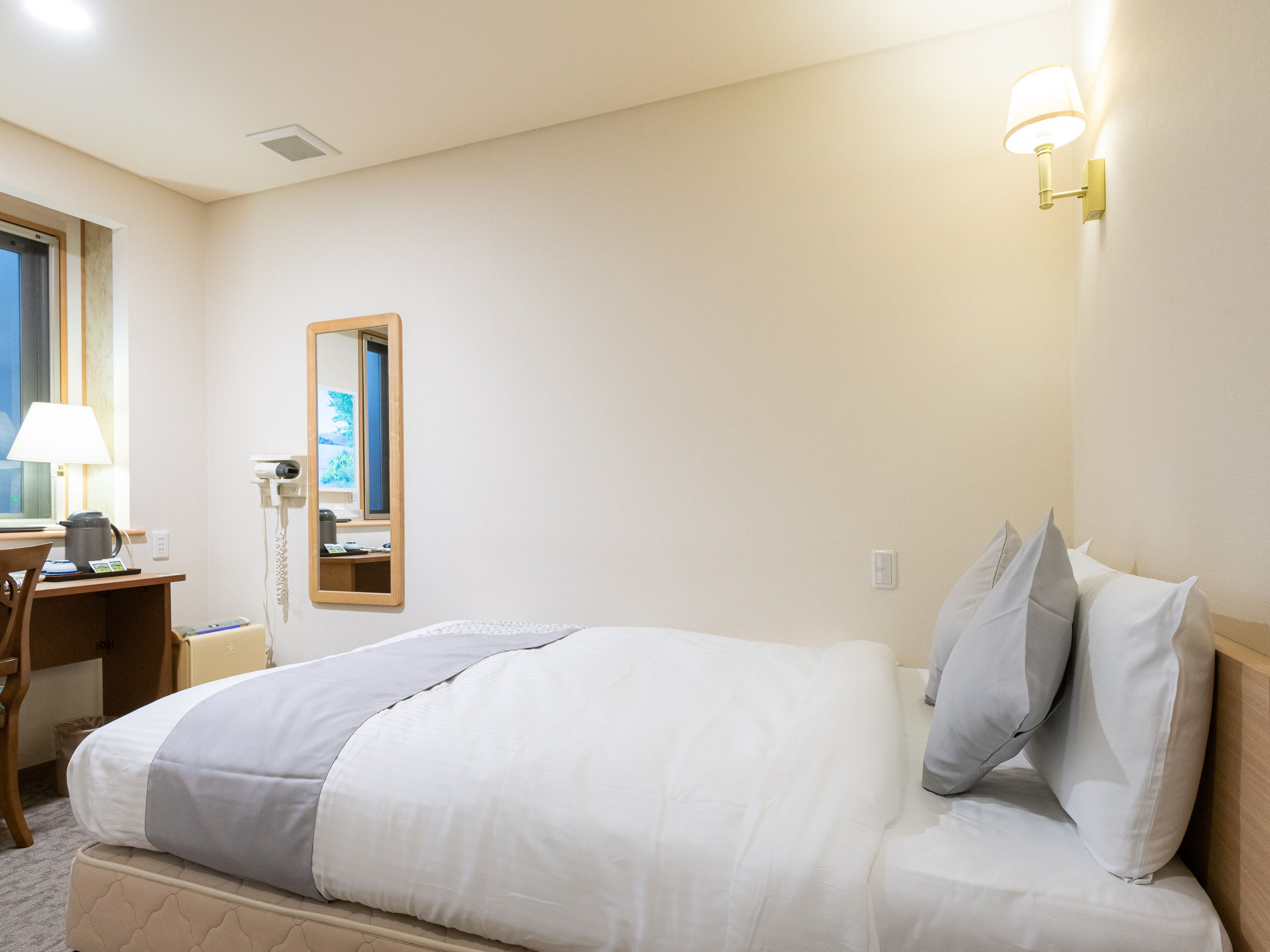 double room | desk, free wifi, bed sheets