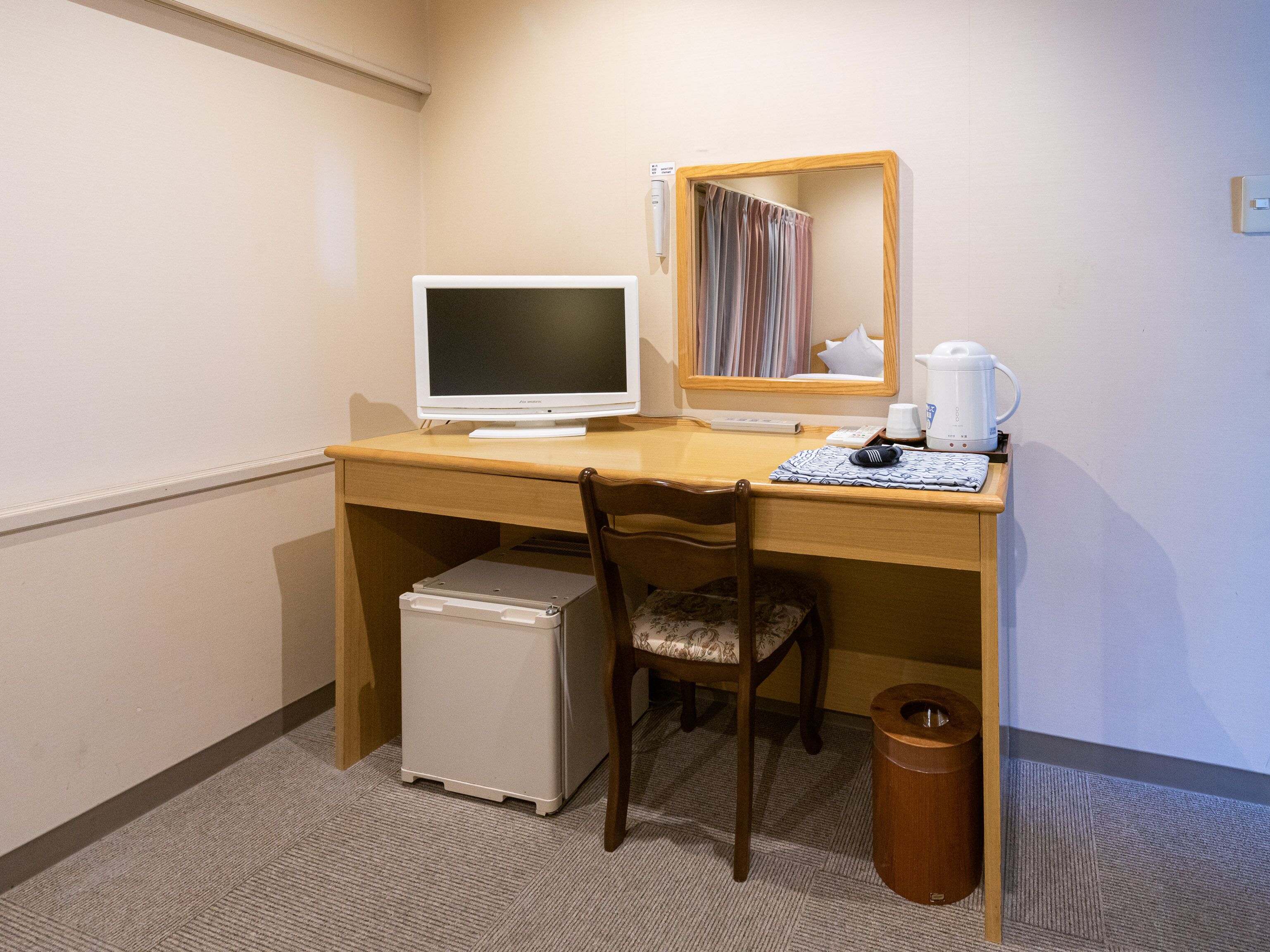 single room | desk, free wifi, bed sheets