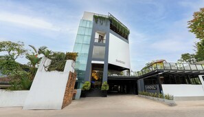 Property entrance - Saninro Hotel Ragama (Ragama)
