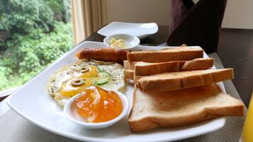 Tägliches englisches Frühstück (5 USD pro Person)