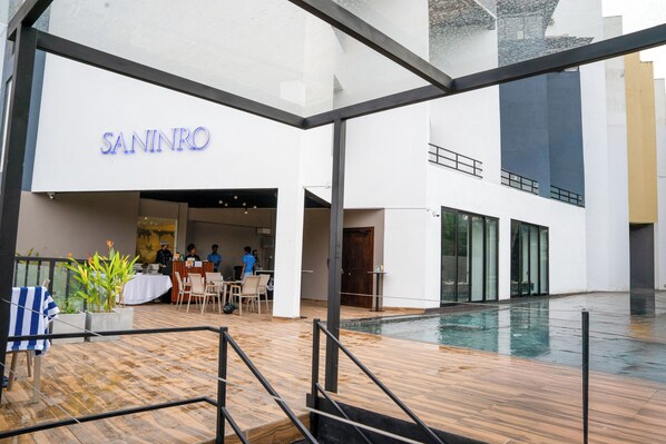 Pool - Saninro Hotel Ragama (Ragama)