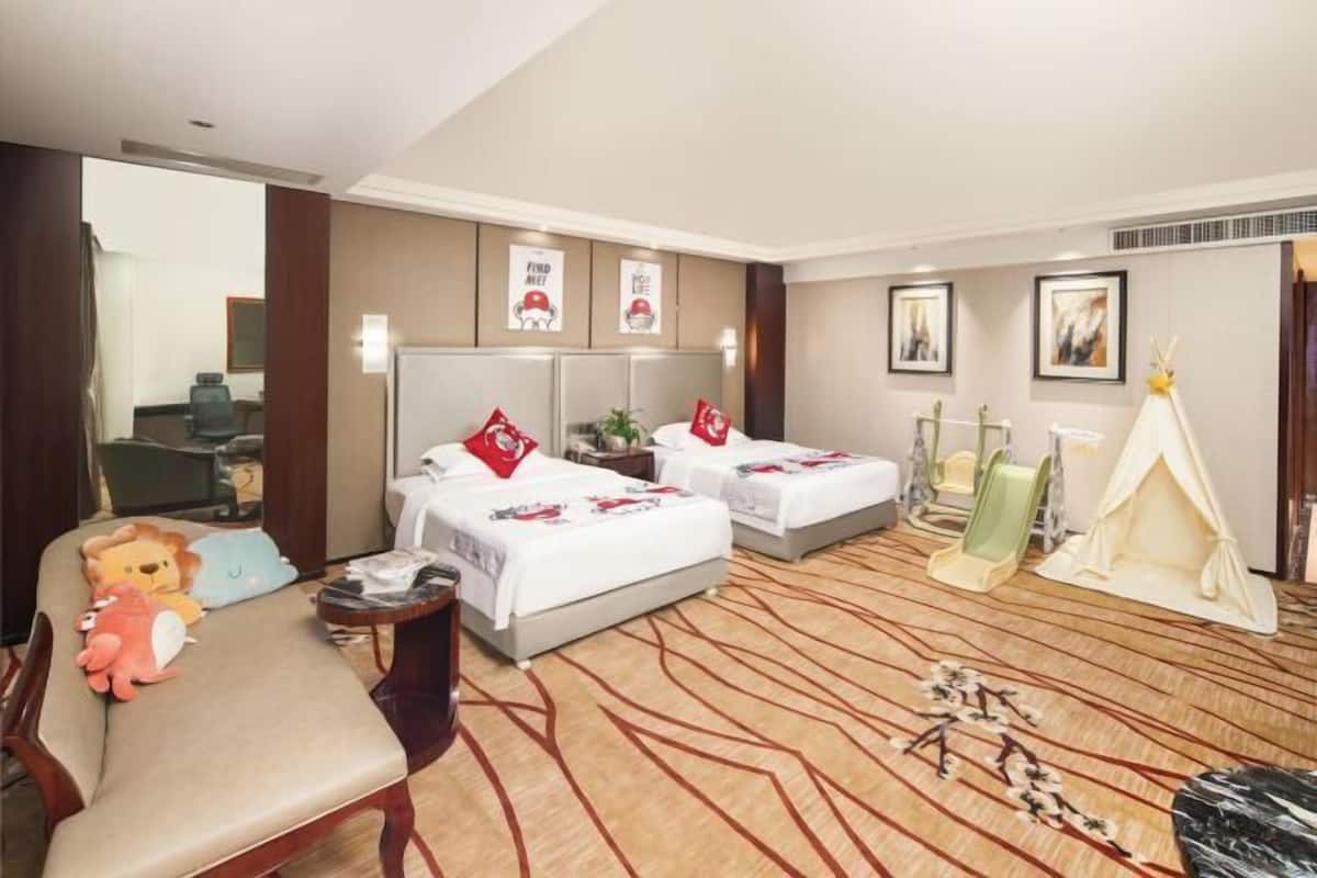 Minibar, in-room safe, desk, blackout drapes