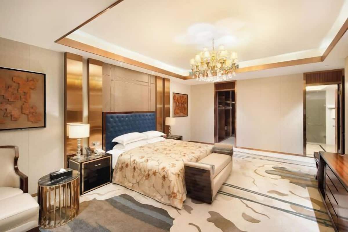 Minibar, in-room safe, desk, blackout drapes