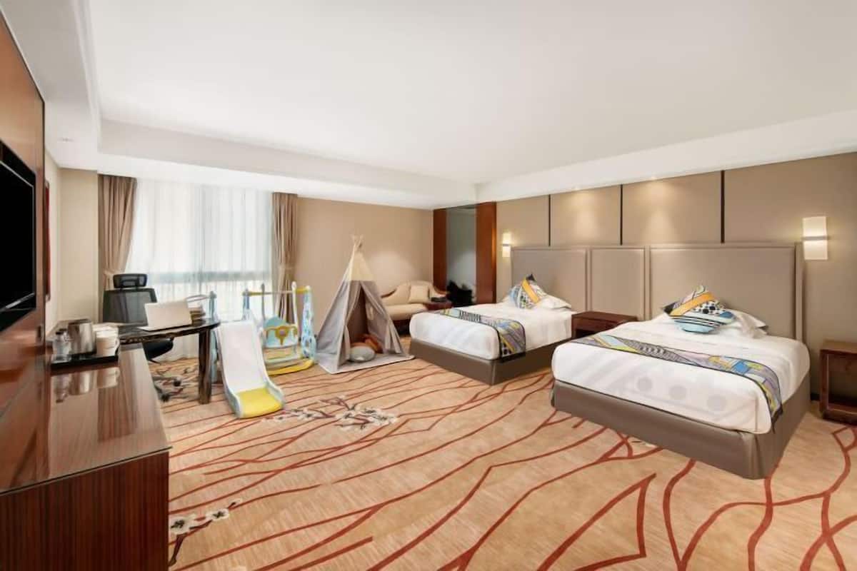 Minibar, in-room safe, desk, blackout drapes