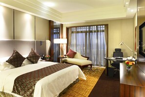 Minibar, in-room safe, desk, blackout curtains - Longjiang Country Garden Phoenix Hotel (Foshan)