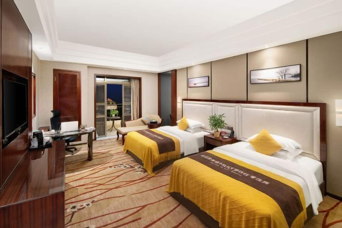 Minibar, in-room safe, desk, blackout drapes