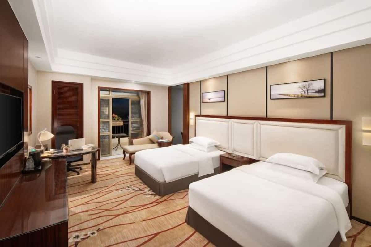 Minibar, in-room safe, desk, blackout drapes