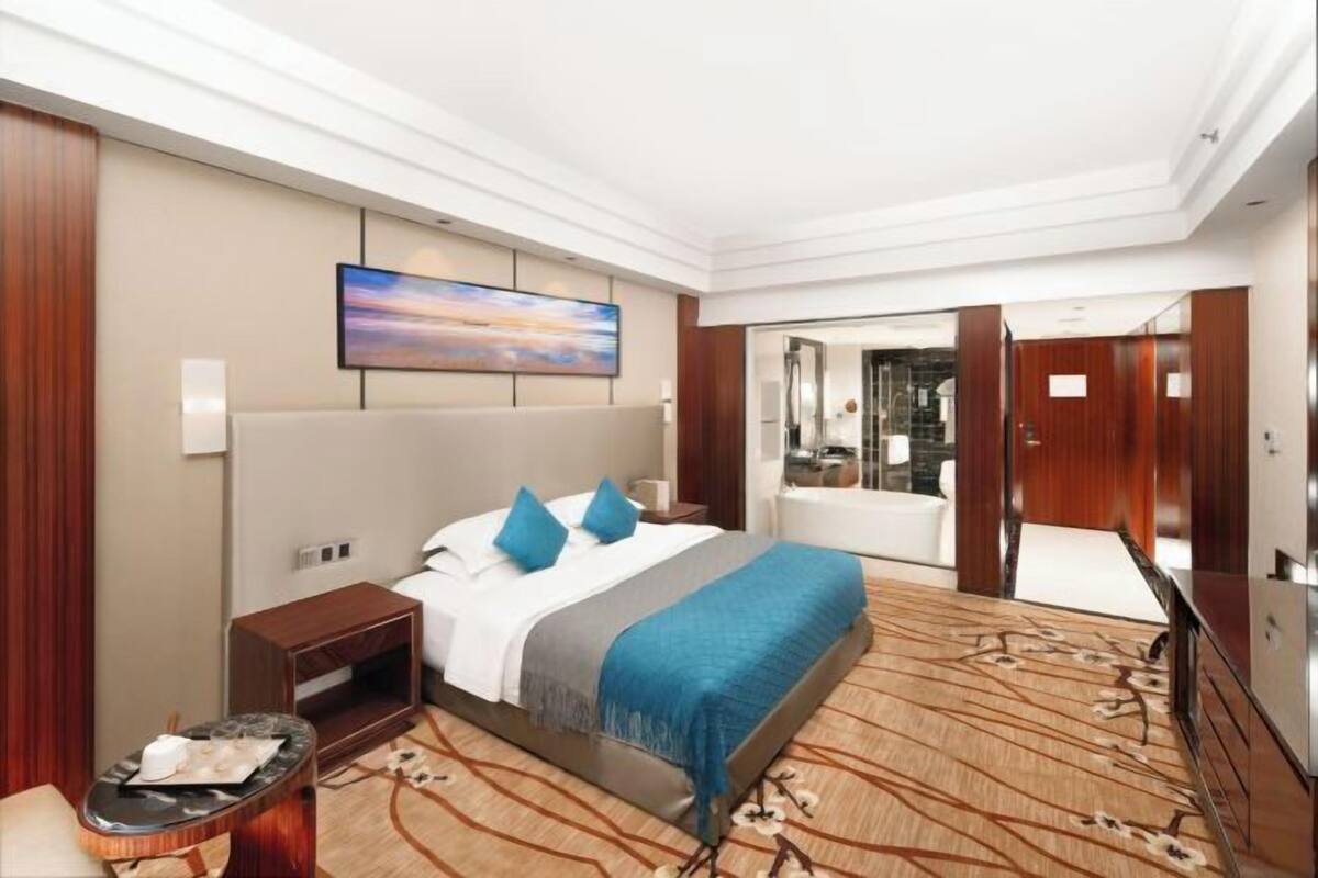 Minibar, in-room safe, desk, blackout drapes