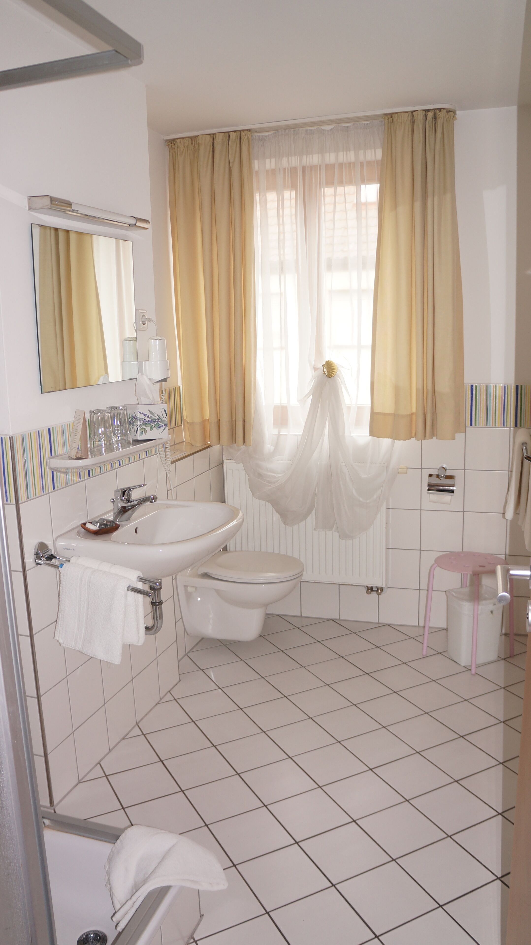 double room | laptop workspace, soundproofing, free wifi