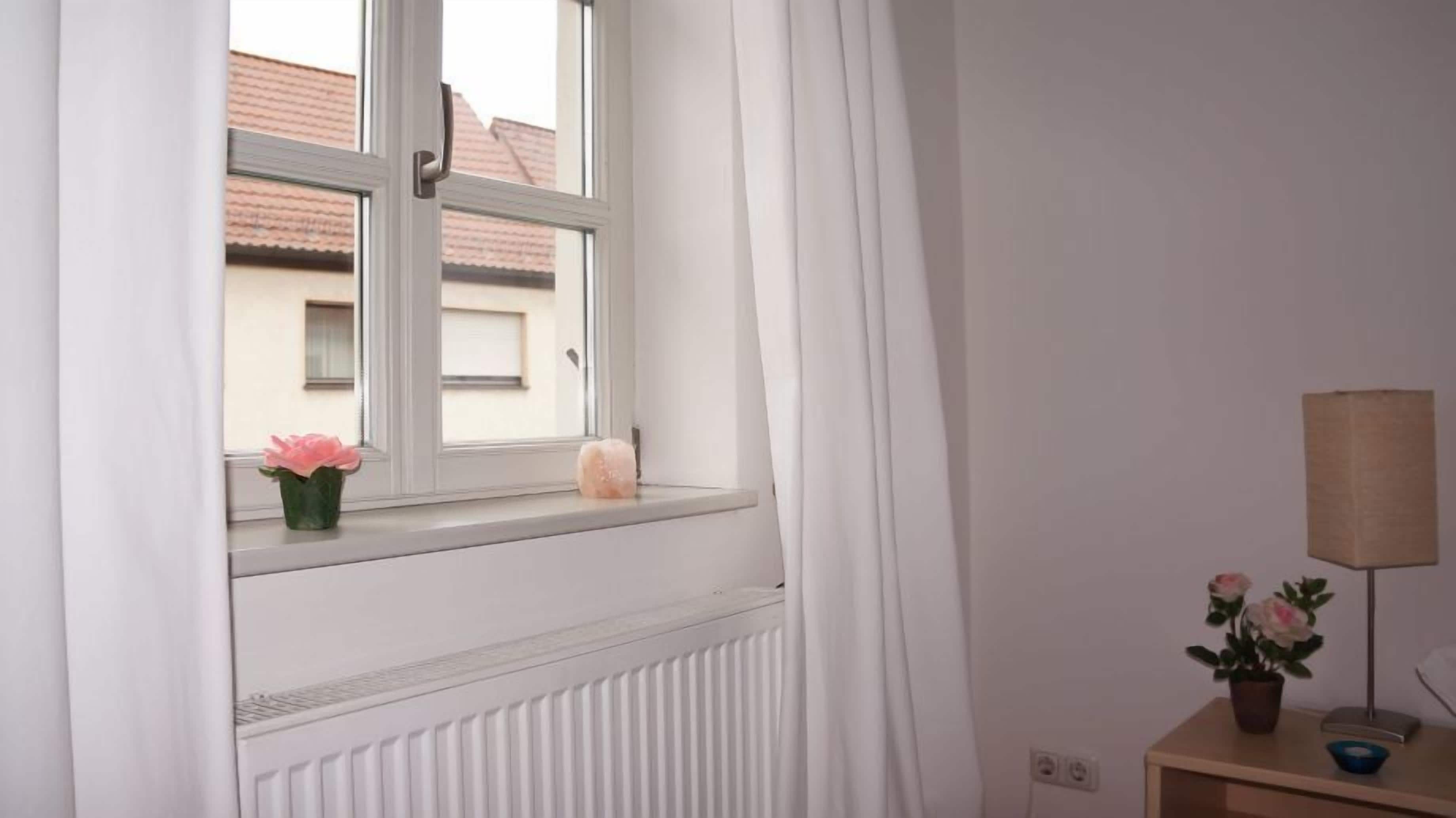 double room | laptop workspace, soundproofing, free wifi