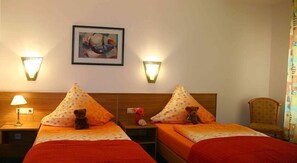 Double Room | Premium bedding, desk, laptop workspace, blackout curtains - Gasthof Zur Post (Neunkirchen am Brand)