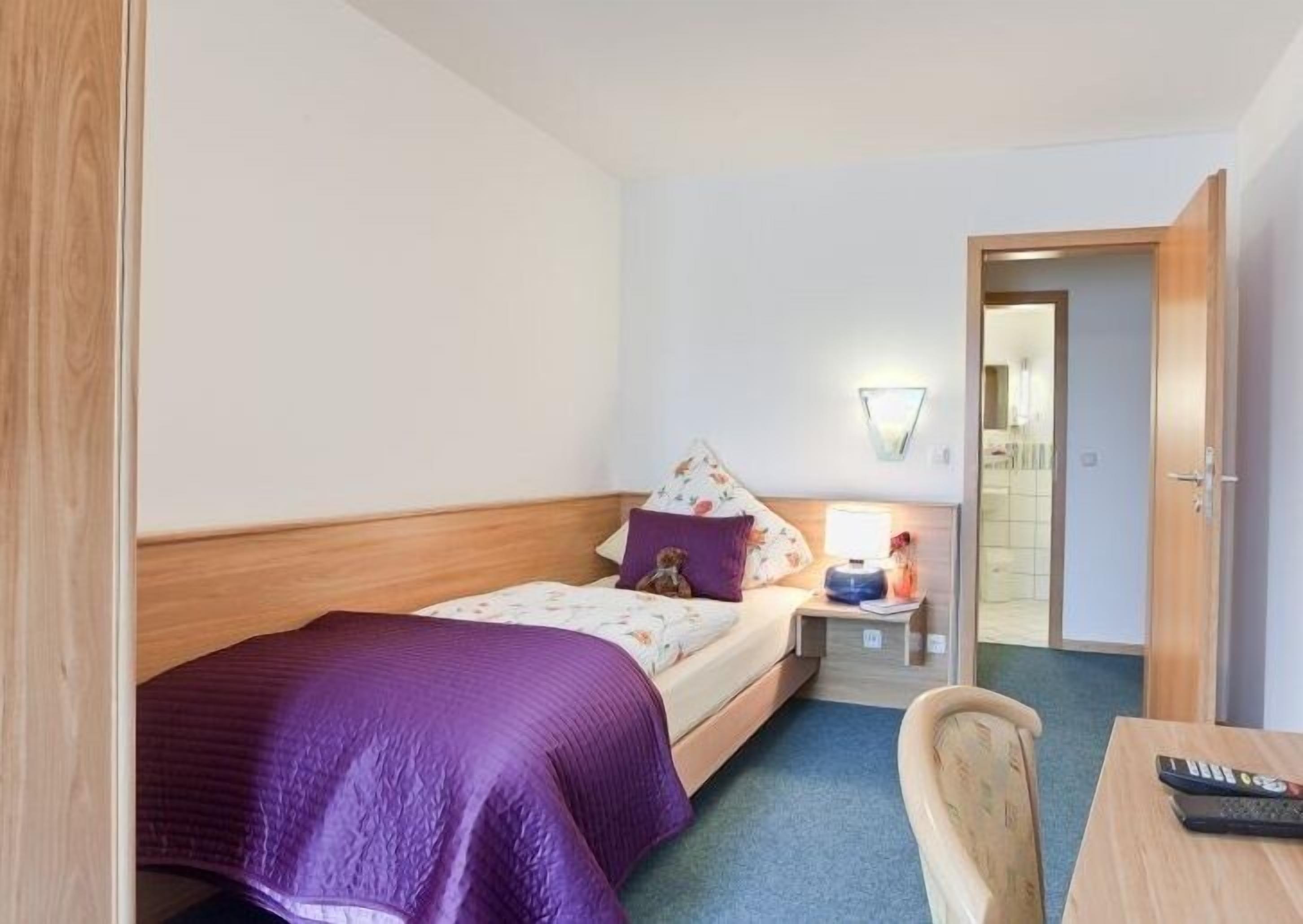 double room | laptop workspace, soundproofing, free wifi