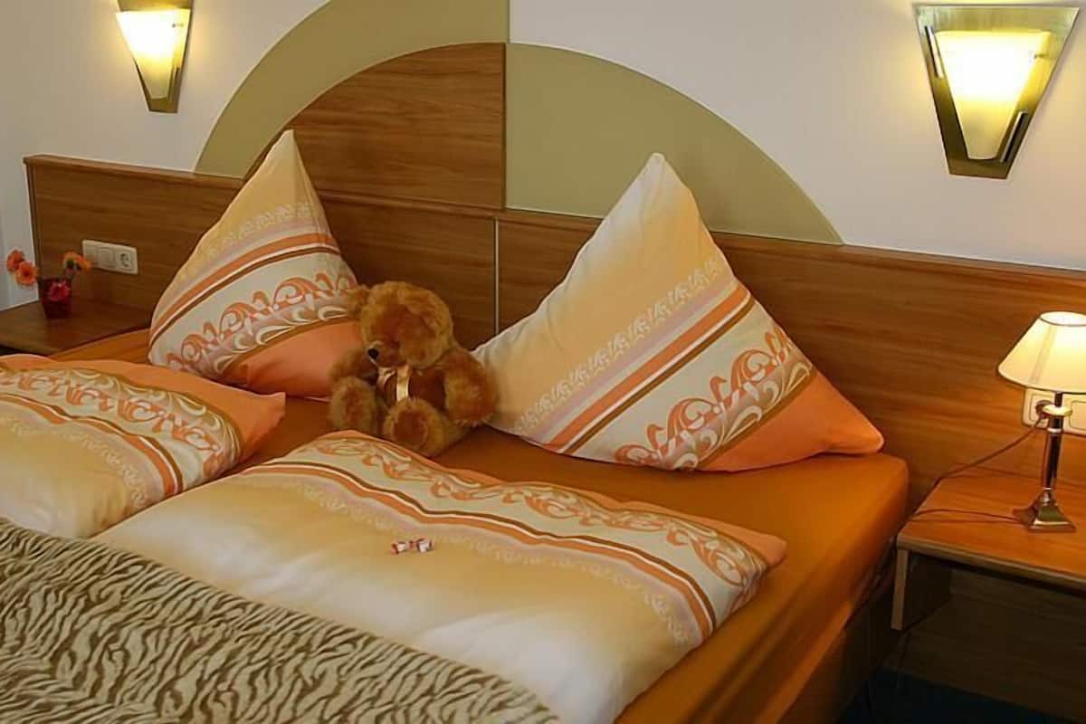 double room | laptop workspace, soundproofing, free wifi