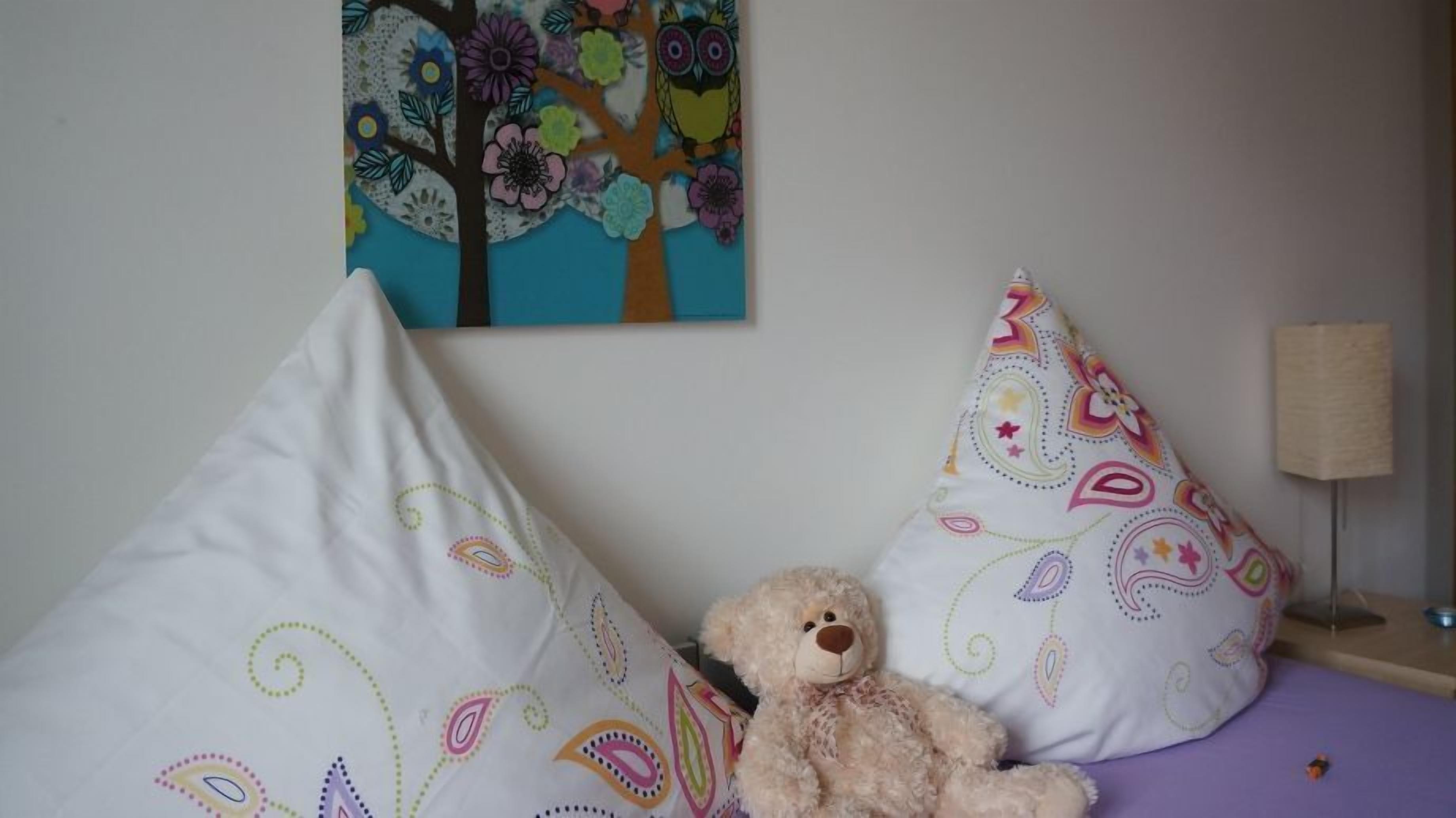 Doppelzimmer | Hochwertige Bettwaren, Schreibtisch, laptopgeeigneter Arbeitsplatz