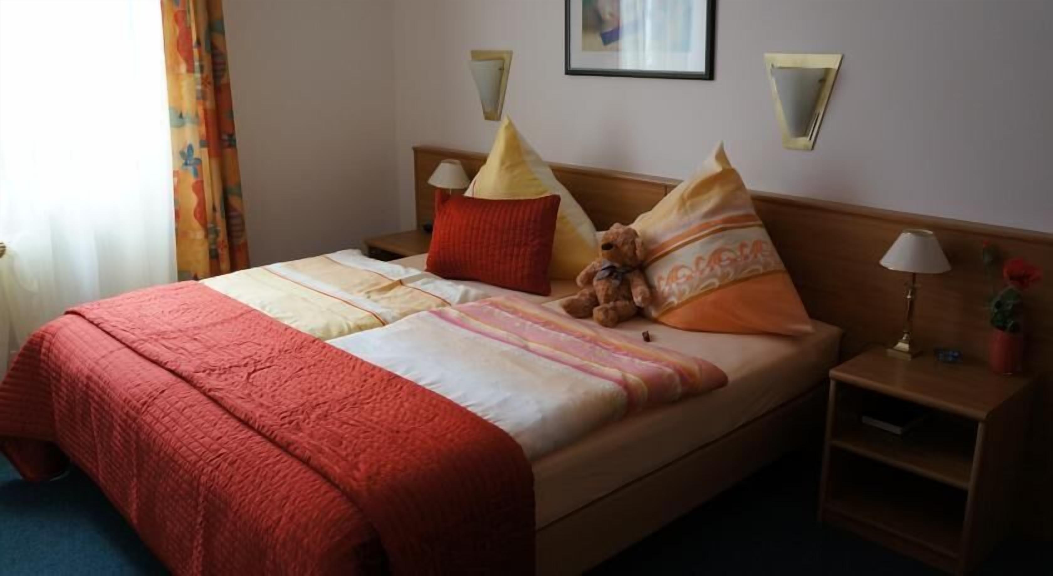 double room | laptop workspace, soundproofing, free wifi