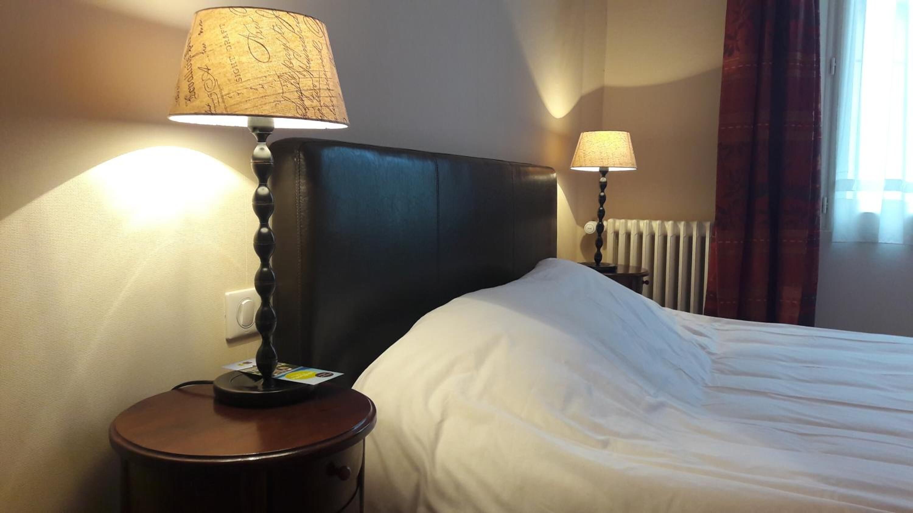 Bureau, chambres insonorisées, Wi-Fi gratuit, draps fournis