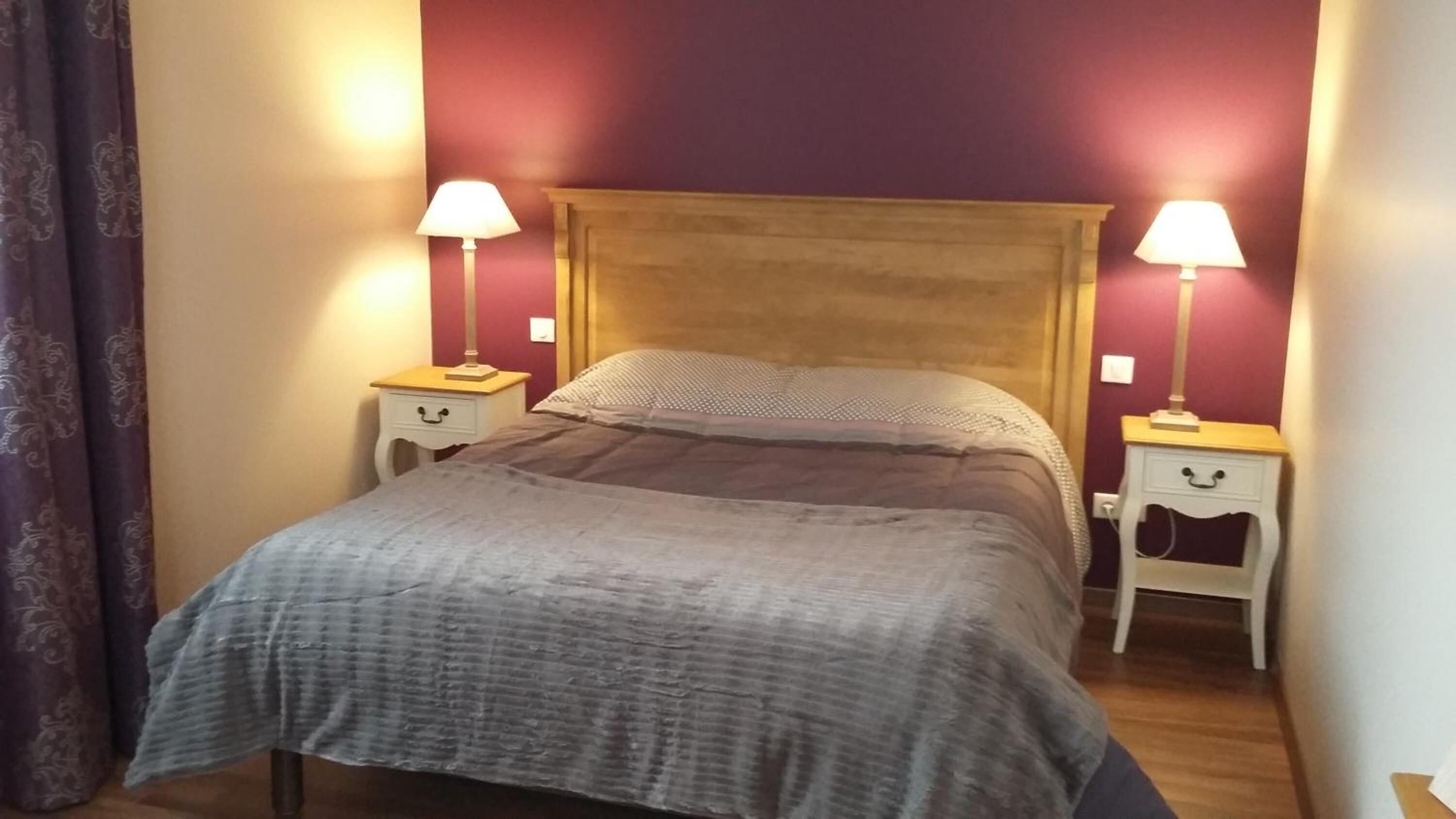 desk, soundproofing, free wifi, bed sheets