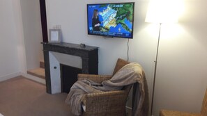 Flat-screen TV - Hôtel les Aubépines (Illiers-Combray)