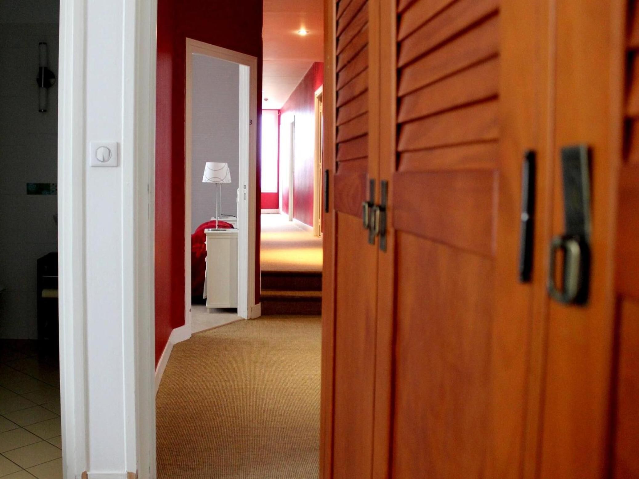 desk, soundproofing, free wifi, bed sheets