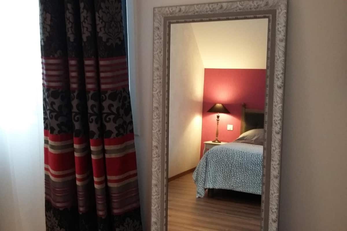 desk, soundproofing, free wifi, bed sheets