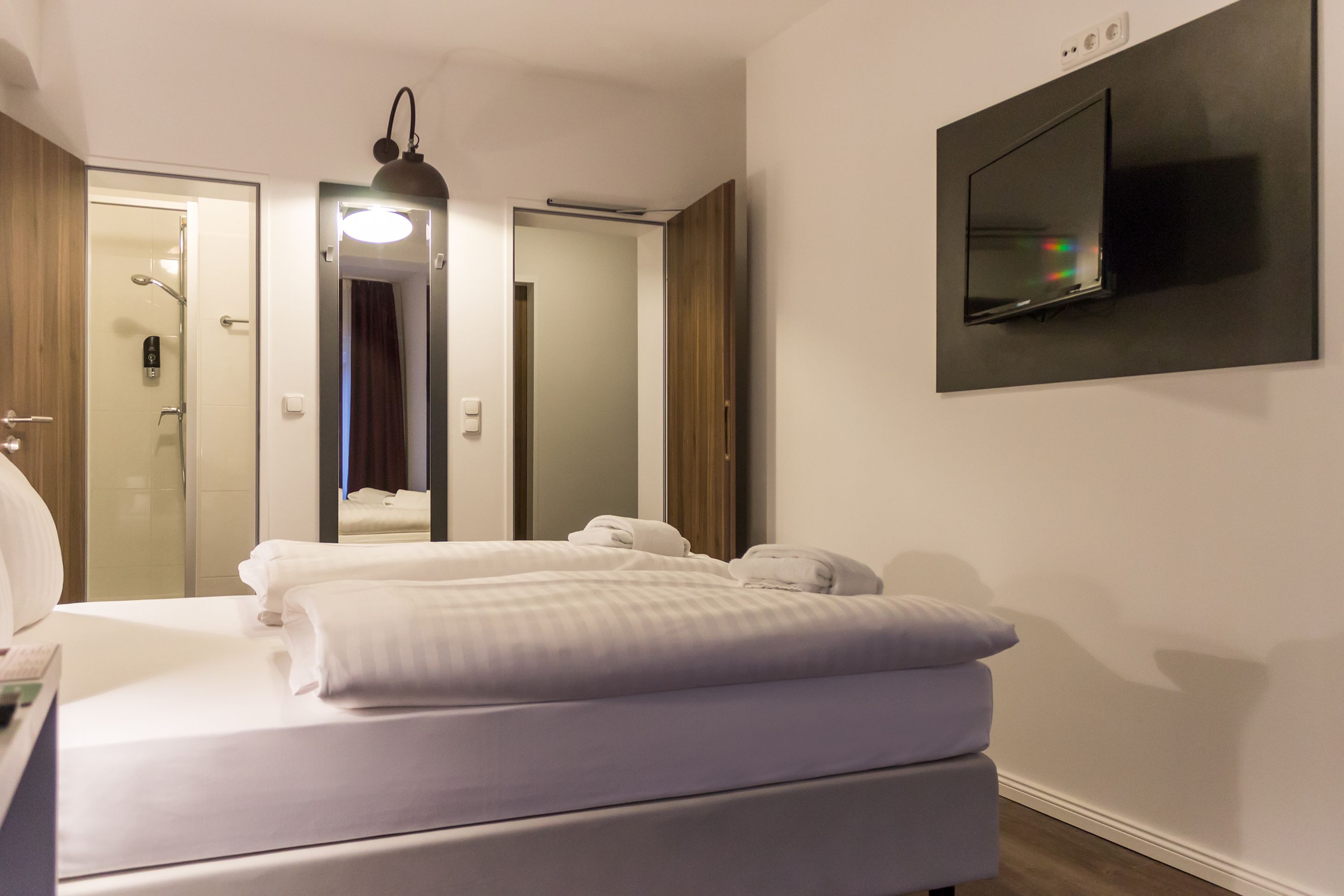 Quarto casal standard, 1 quarto, para não fumantes | Roupas de cama premium, escrivaninha, quartos à prova de som