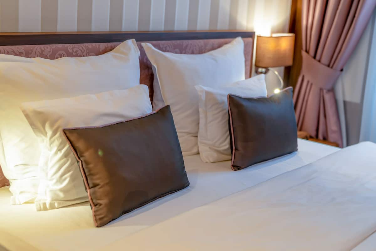 Habitación económica, 1 cama de matrimonio, no fumadores | 1 dormitorio, sábanas italianas Frette, ropa de cama de alta calidad
