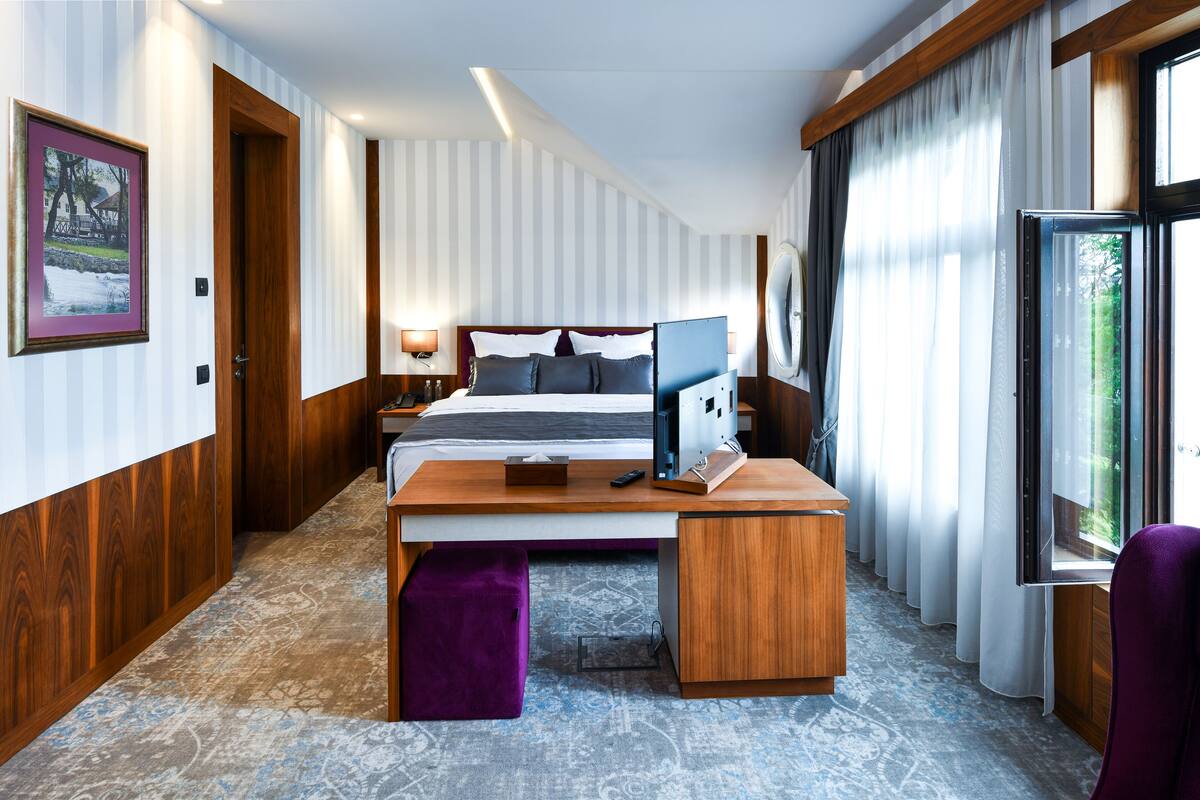 king double room, 1 bedroom | 1 bedroom, frette italian sheets, premium bedding, tempur-pedic beds