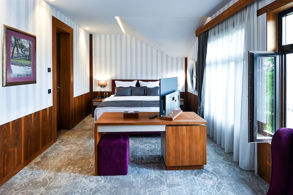 King Double Room, 1 Bedroom | 1 bedroom, Frette Italian sheets, premium bedding, Tempur-Pedic beds