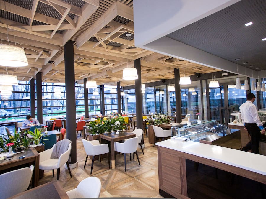 Aperto a colazione, pranzo e cena, cucina locale e internazionale