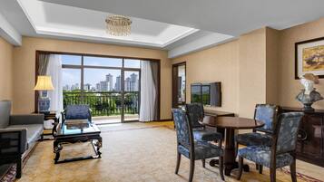 Executive Suite, Mountain View | Premium bedding, down duvets, pillow-top beds, minibar