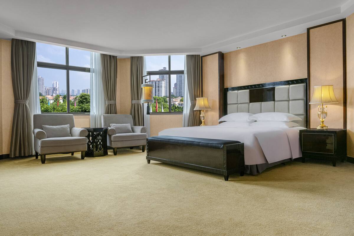 ห้องเอ็กเซกคิวทีฟสวีท, วิวภูเขา | เครื่องนอนระดับพรีเมียม, ผ้านวมขนเป็ด, เตียงพร้อมฟูกเสริมที่นอน
