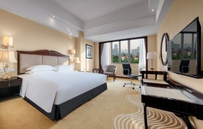 Premium Room, 1 King Bed, Hill View | Premium bedding, down comforters, pillowtop beds, minibar - Country Garden Phoenix Hotel Chongqing (Chongqing)