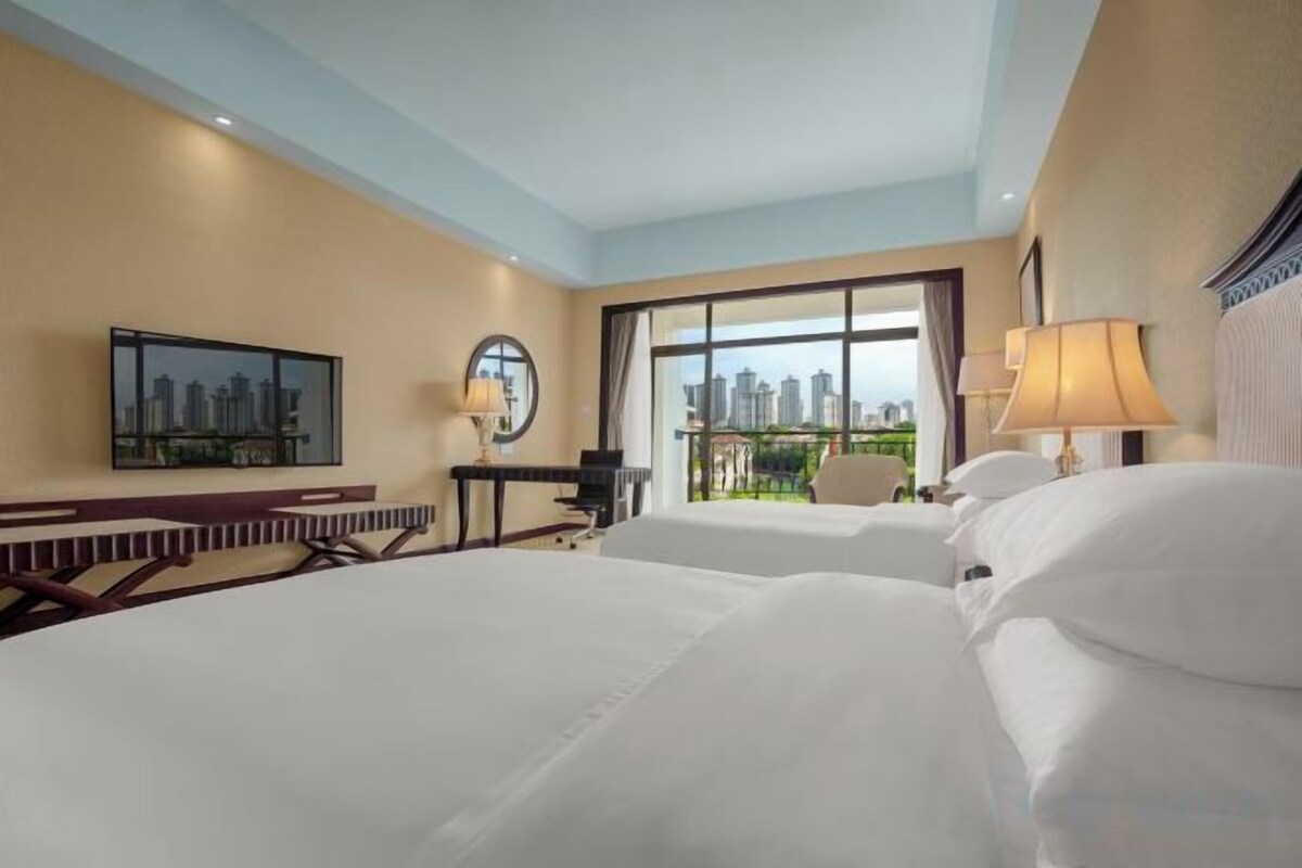 Premium bedding, down duvets, pillow-top beds, minibar