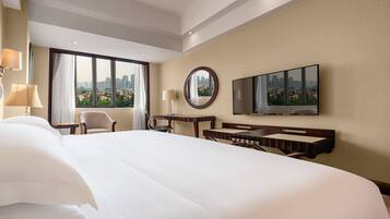 Premium Room, 1 King Bed, Hill View | Premium bedding, down duvets, pillow-top beds, minibar