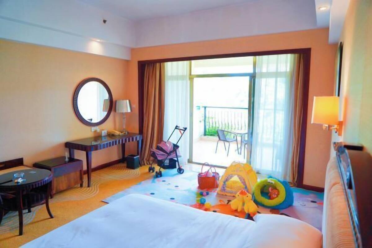 1 bedroom, premium bedding, down comforters, pillowtop beds