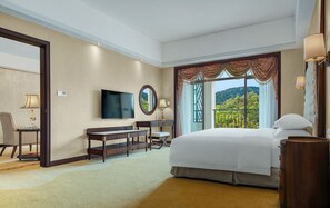 Premium bedding, down duvets, pillow-top beds, minibar - Country Garden Phoenix Hotel Chongqing (Chongqing)