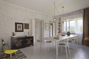 Lobby sitting area - Villa De Hura (Bergamo)