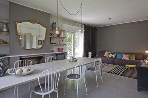 Lobby sitting area - Villa De Hura (Bergamo)